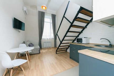 Подобово- стильні дворівневі апартаменти, біля метро. Є своє укриття!