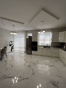 Котедж з ремонтом і технікою