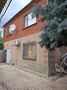 Сдается. Г. Славянск. Двух этажн. Дом с гаражом. Черевковка.