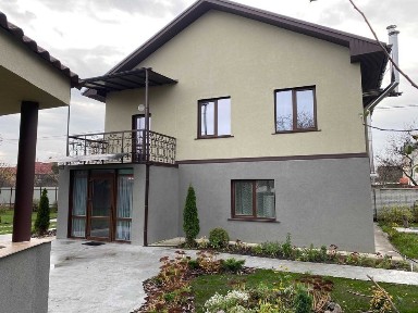 Оренда будинку. Осокорки. Є соняшні батареї та аккумулятор.