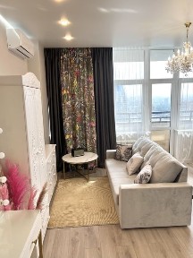 Київ, Печерський, вулиця Євгена Коновальця 44А