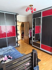 Продам 4х кімнатну в центрі