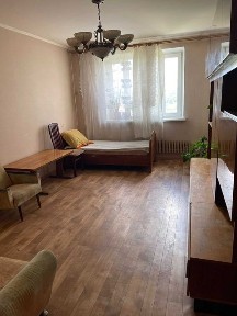 Сдам хорошую трёшку на ХТЗ в 16-ке на среднем этаже!