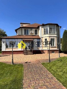 Двоповерховий елітний будинок з верандою, Терміновий продаж!