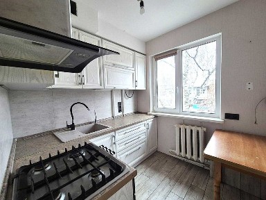 2-кімнатна квартира з гарним ремонтом. Левка Лук'яненка. Є-відновлення