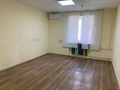 Офіс з окремим входом та парковкою - готовий до оренди в центрі міста