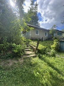 Невеликий будинок в Тернопільській обл. із земельною ділянкою.