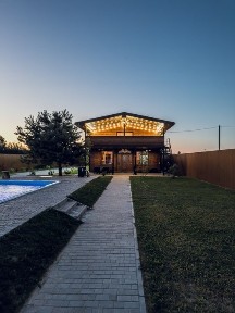 Подобова оренда будинку в с. Толокунь з видом на Київське море