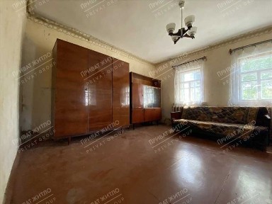 Будинок з великою ділянкою біля лісу!