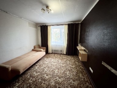 Продам 2 к. квартиру. Цегла. Ближній Намив