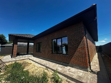 Одноповерховий будинок з електрикою, чистовою, газом, озелененням