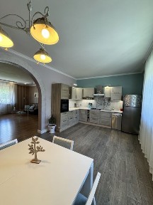 Продаж будинку у Садах