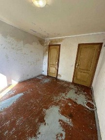 Продам гостинку в цегляному будинку на Баварії