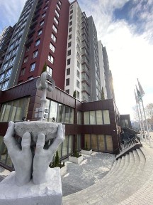 Продаж 2 кім квартири з чорновим ремонтом