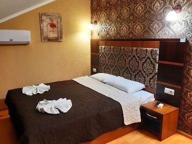 Посуточно 1-ком. квартира. Евроремонт. <a href='/newbuilding/7132/view/zk-tavriceskii'>Таврический</a> район города.