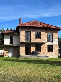 Продаж без комісії просторого будинок у с. Страдч, неподалік Львова.