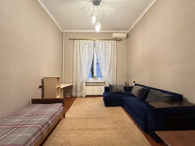 Стрілецька 7/6 метро Золоті ворота. Центр, 1к кв.