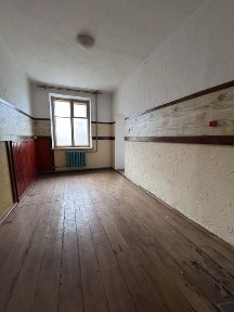 Продається трикімнатна квартира р-н. Фарзавод