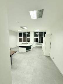 Оренда офісу з новим ремонтом в 2 хвилинах від метро Ботанічний сад