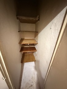 Дешево ! Без ком послуг тільки світло ! 1 кім по Героїв України