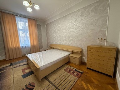 Оренда 3-к на Театральній площі