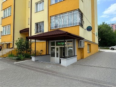 Приміщення під магазин, кав*ярню, з меблями технікою Вул. Рівненська 7