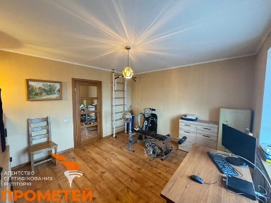 Продаж дворівневої квартири поруч з парком