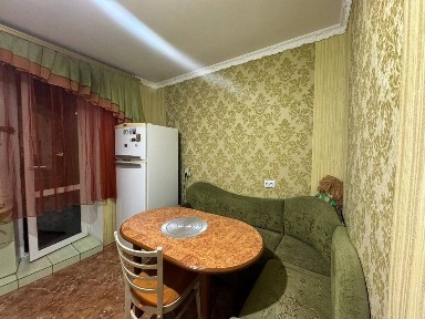 Сдам трехкомнатную квартиру с ремонтом рН полиции