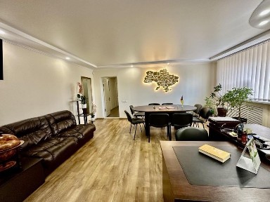 Продаж офісного приміщення, в самому центрі