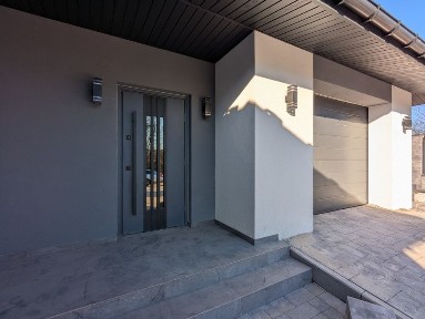 Продаж будинку з гаражем. Газ. До Києва 20 хвилин.