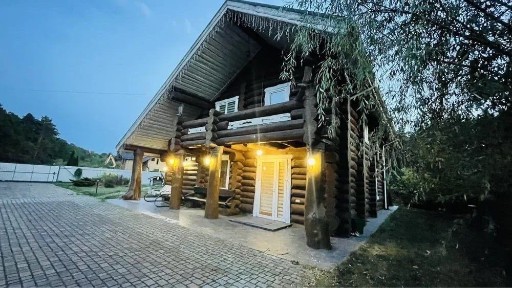 Продам шикарную усадьбу в лесу дом/коттедж/баня