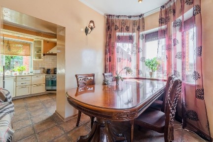 без %Продаж будинку в 4 км від метро червона цегла камін Басейн