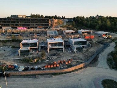 Вілла з панорамними вікнами в <a href='/newbuilding/8916/view/zk-lion-hills'>Lion Hills</a>. Лісники. 15 хв. від Києва