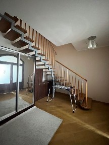 Київ, Шевченківський, вулиця Дмитрівська 69