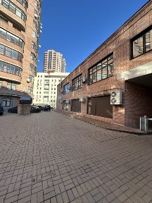 Київ, Печерський, вулиця Євгена Коновальця 36б