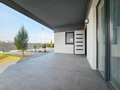 Продається новозбудований сучасний одноповерховий будинок з ремонтом.