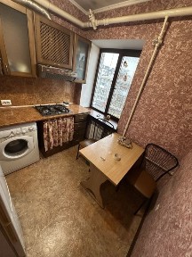 Здам 1 кім Небесної сотні центр ринок