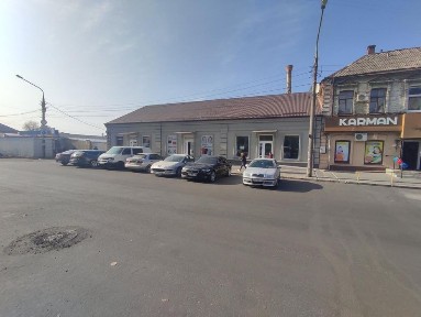 Магазин у центрі Олександрівського р-ну. Є орендарі
