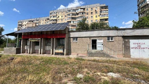 Фасадне приміщення 487м² + тераса, ідеально для торгівлі і автобізнесу