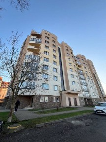 Продається простора 3-кімнатна квартира