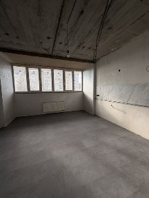 Продаж двокімнатної квартири в новому будинку з коморою