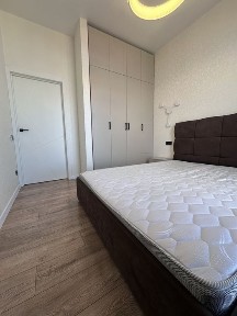 Київ, Подільський, вулиця Івана Виговського 42