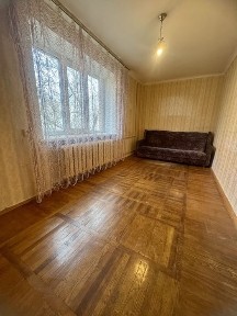 Продаю 2 кімнатну на 2 поверсі у центрі