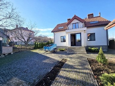 Оренда КЛАСНОГО КОМПАКТНОГО БУДИНКУ, двір, гараж, КАМІН, генератор, інв