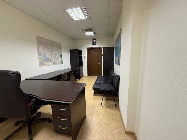 Оренда оф. приміщ. Центр 18м2 4 пов. 450 грн/м2 + електр. (без меблів)