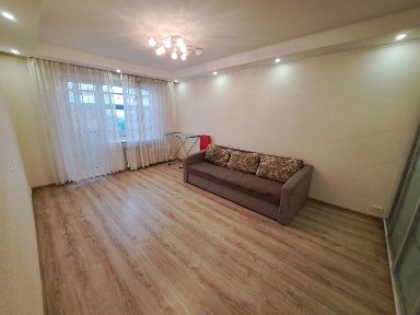 Аренда 2 ком. кв. на Лазурном ул. Быкова 9