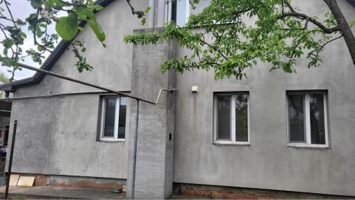 Продам два дома на одном участке