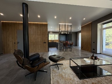 Двоповерховий будинок з дизайнерським ремонтом. Ціна - якість!