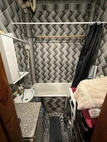 Продам 3-х кім. в центрі міста Сталінку (можливо під комерцію)