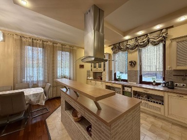 Продаж просторогу будинку М. Ужгород